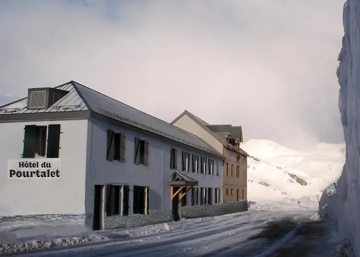 Maison Casadebaig فندق 3*