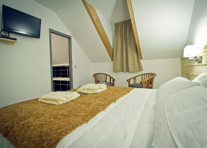 Maison Casadebaig فندق 3*